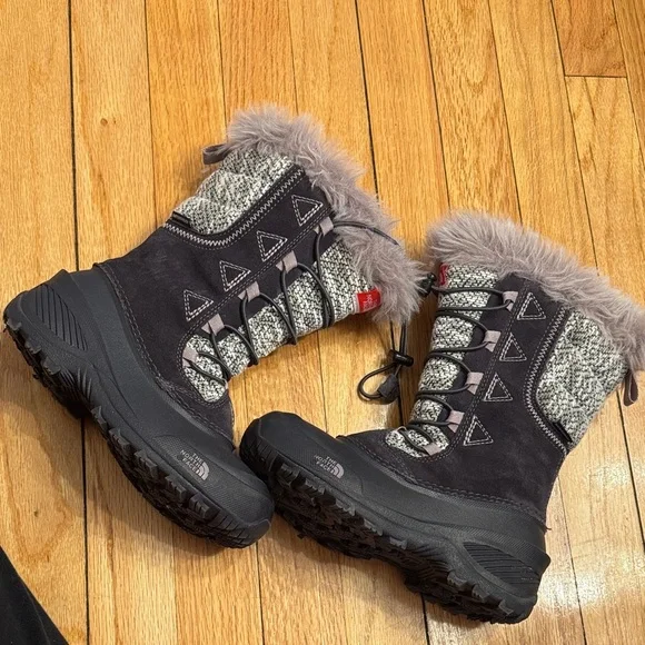 The North Face Snow Boots Kids Black and Gray Winter Boots 1 - Picture 5 of 9